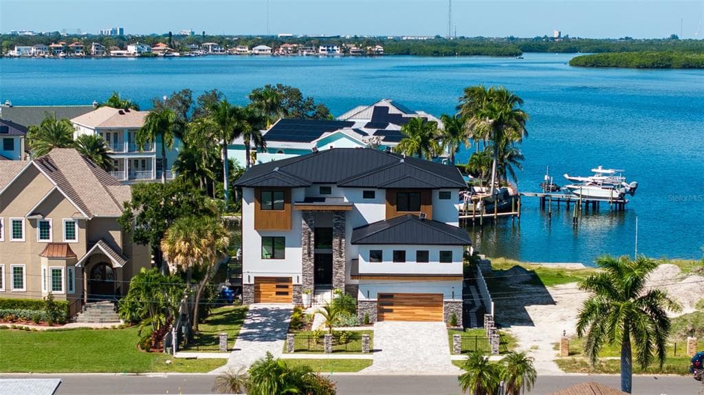 2121 BAYOU GRANDE BOULEVARD NE 2