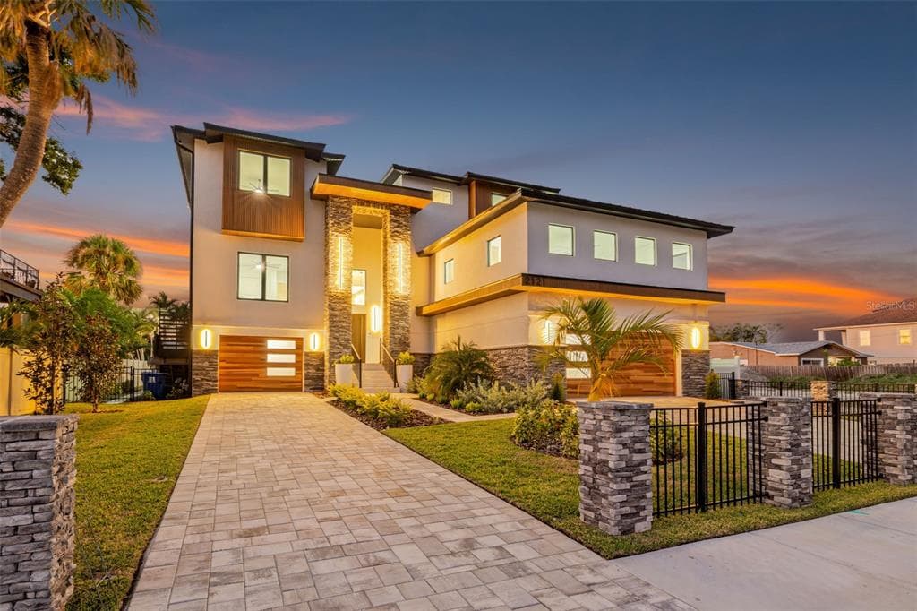 2121 BAYOU GRANDE BOULEVARD NE 3