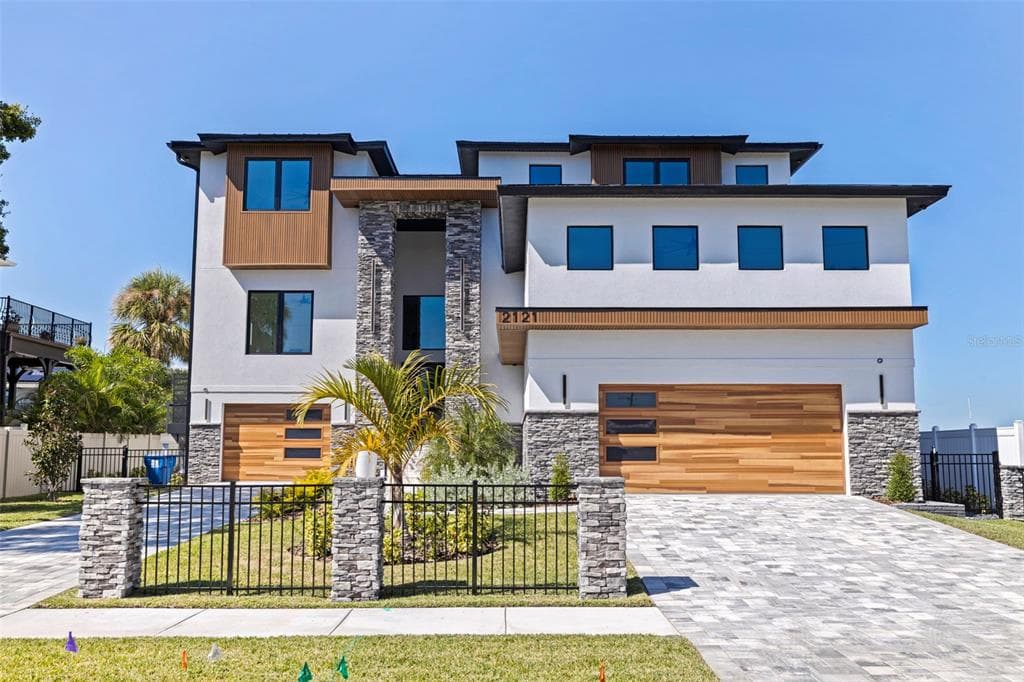 2121 BAYOU GRANDE BOULEVARD NE 5