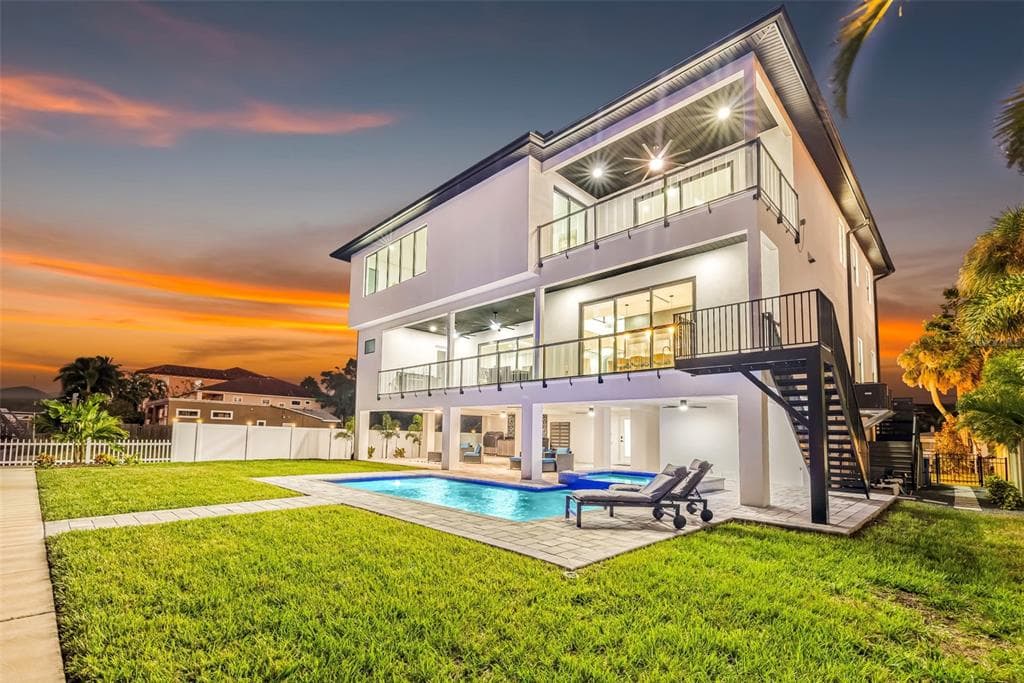 2121 BAYOU GRANDE BOULEVARD NE 4