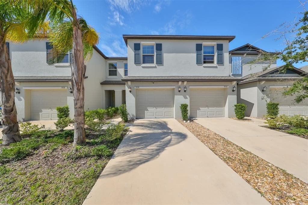 928 ROYAL EMPRESS DRIVE photo 1
