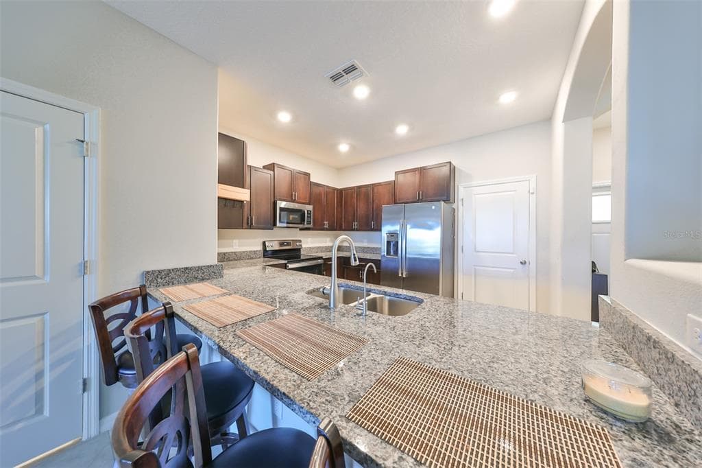 928 ROYAL EMPRESS DRIVE photo 11