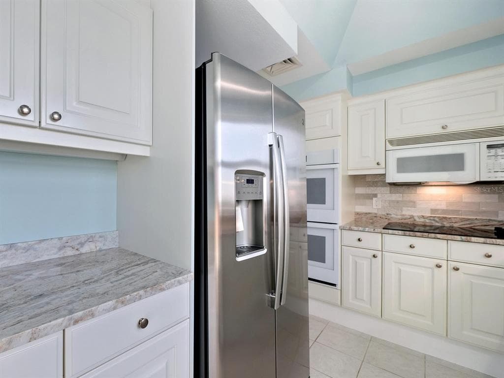 3070 GRAND BAY BOULEVARD 632 photo 22