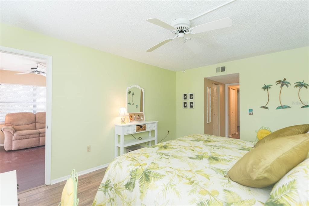 315 30 AVENUE W B201 photo 23