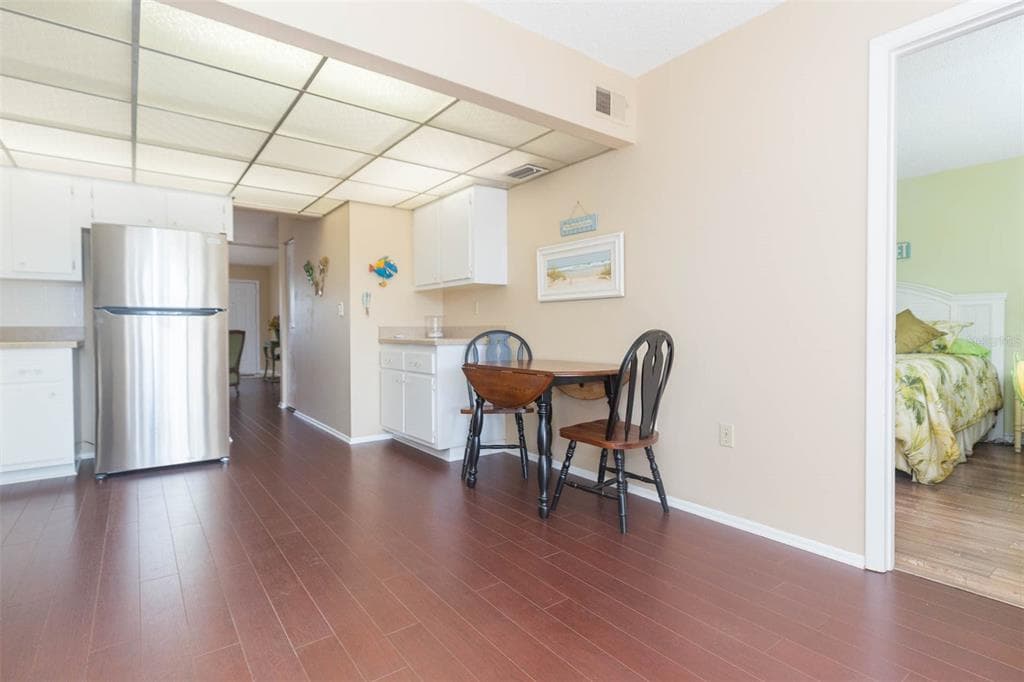 315 30 AVENUE W B201 photo 13