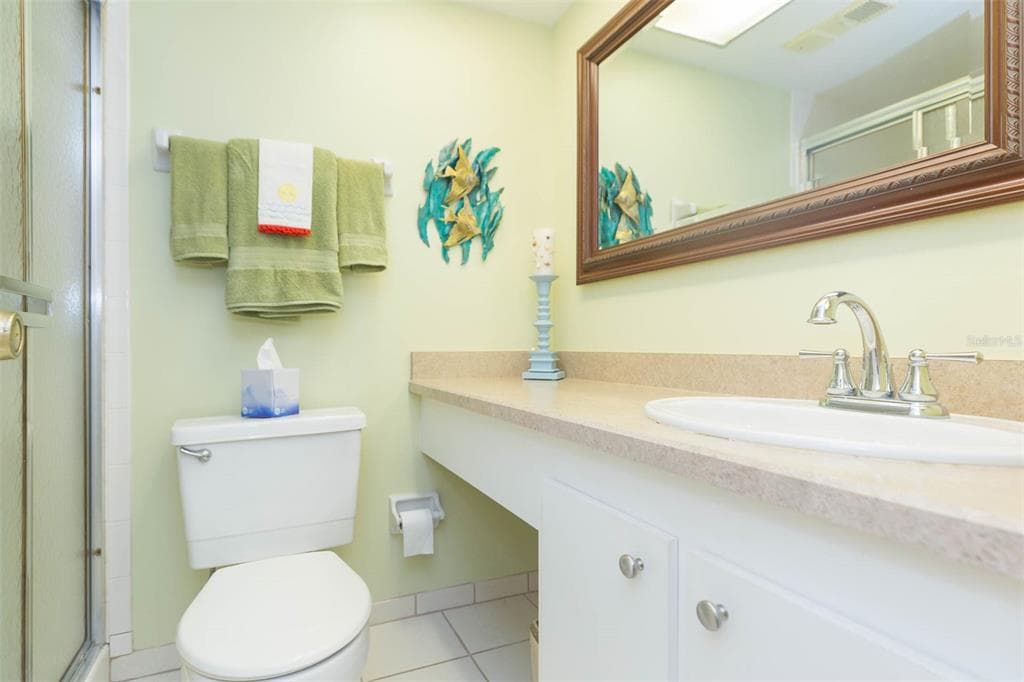 315 30 AVENUE W B201 photo 17