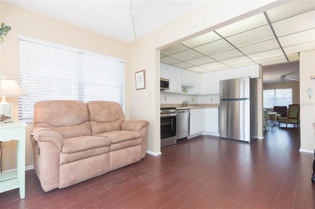 315 30 AVENUE W B201 photo 14