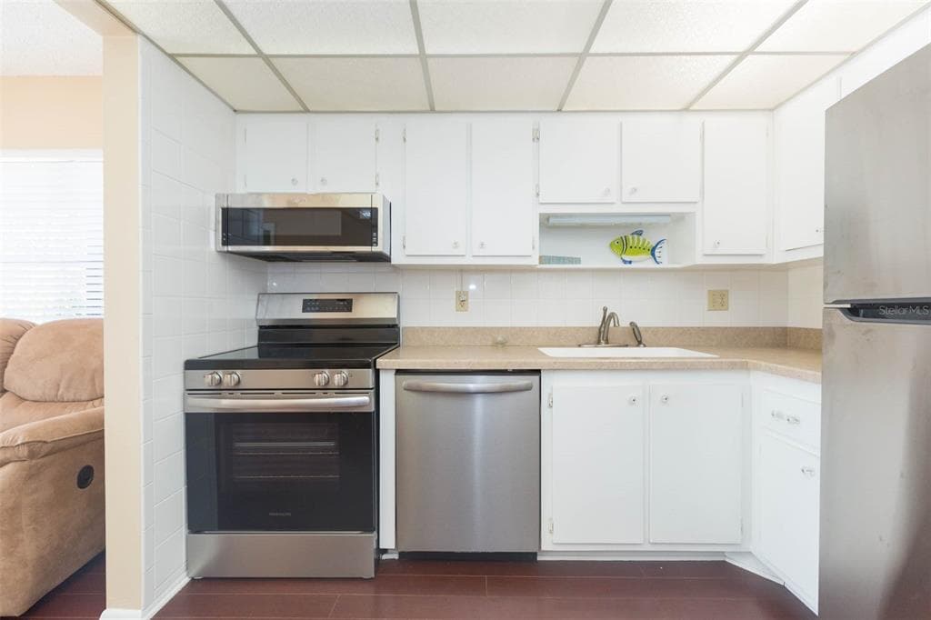315 30 AVENUE W B201 photo 11