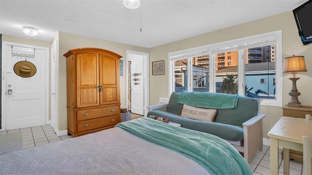483 E SHORE DRIVE D4 photo 2