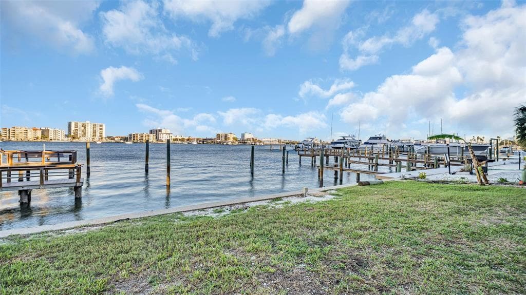 483 E SHORE DRIVE D4 photo 11