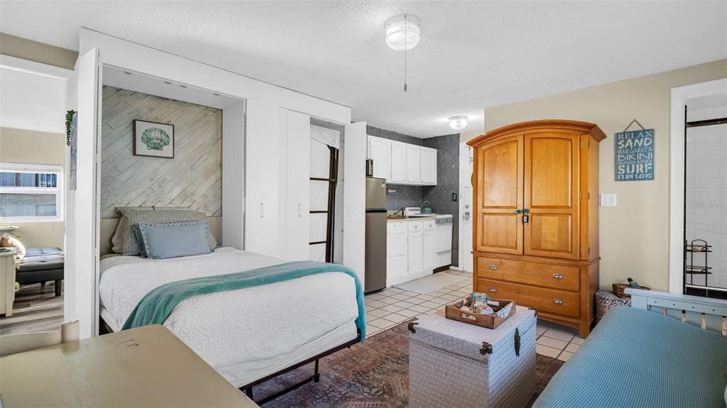 483 E SHORE DRIVE D4 photo 4