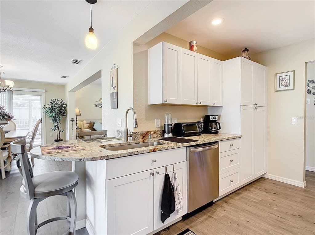4 WINDSOR DRIVE photo 23