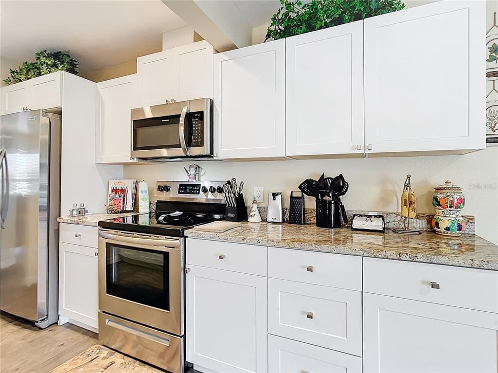 4 WINDSOR DRIVE photo 24