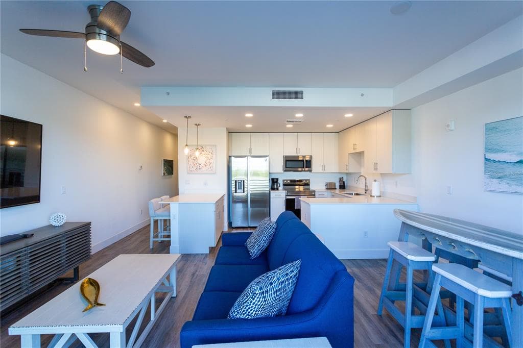 1709 N TAMIAMI TRAIL #215 5