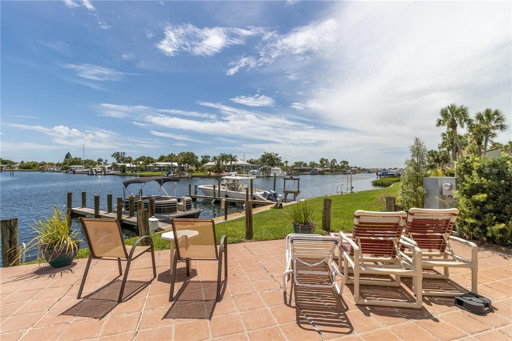 1028 APOLLO BEACH BOULEVARD #11 4