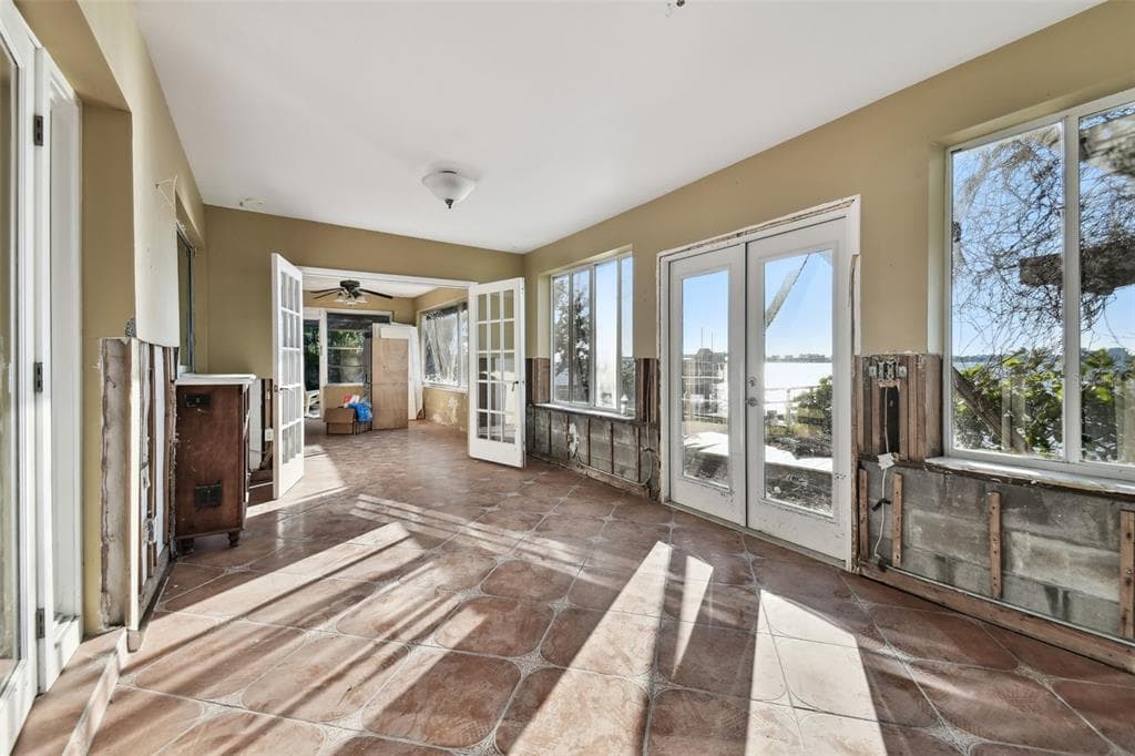 1836 VENETIAN POINT DRIVE photo 12