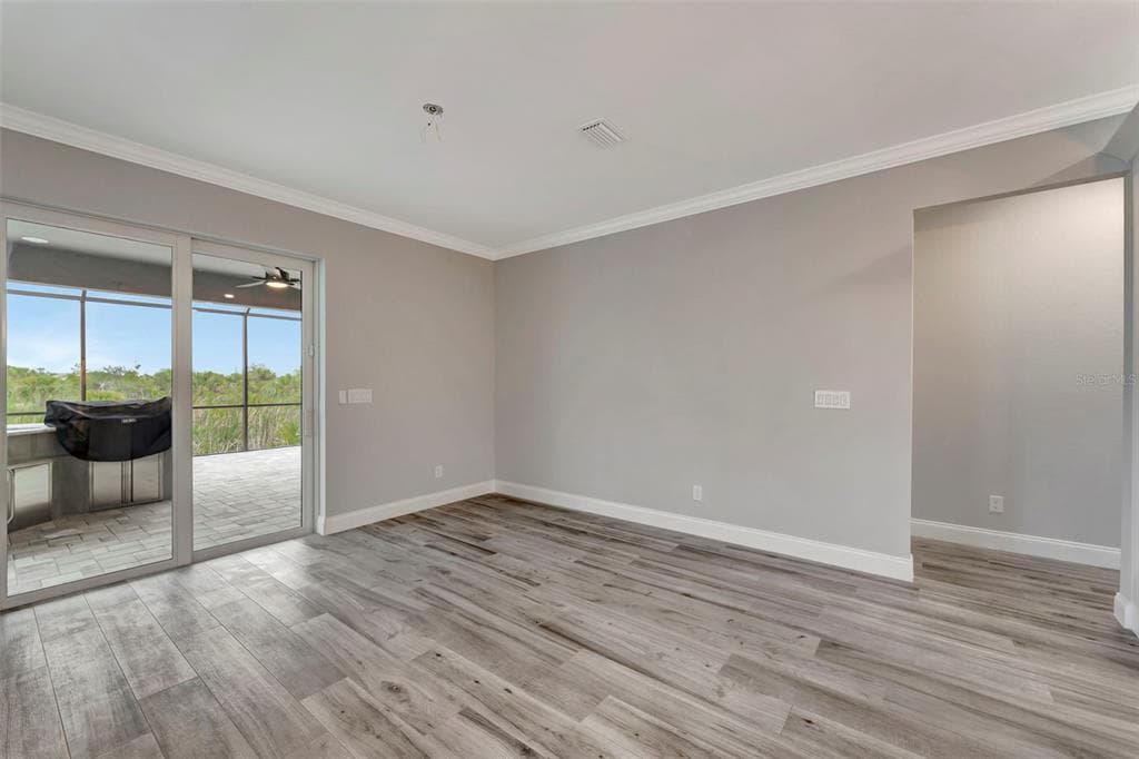 10442 WINNIPEG STREET photo 15