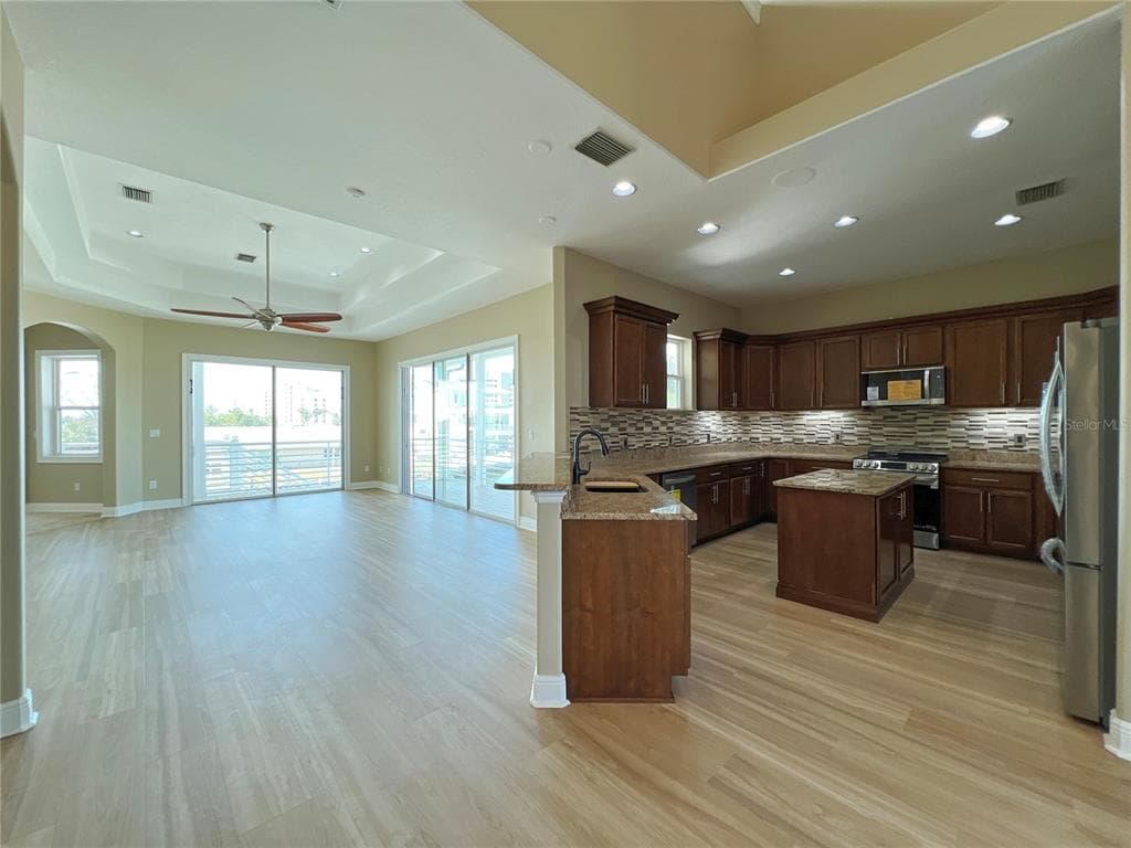 13737 VICTOR AVENUE photo 14
