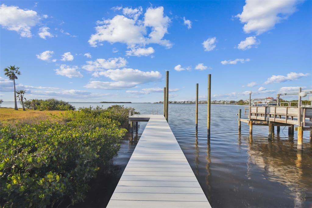 1640 SEA BREEZE DRIVE 2