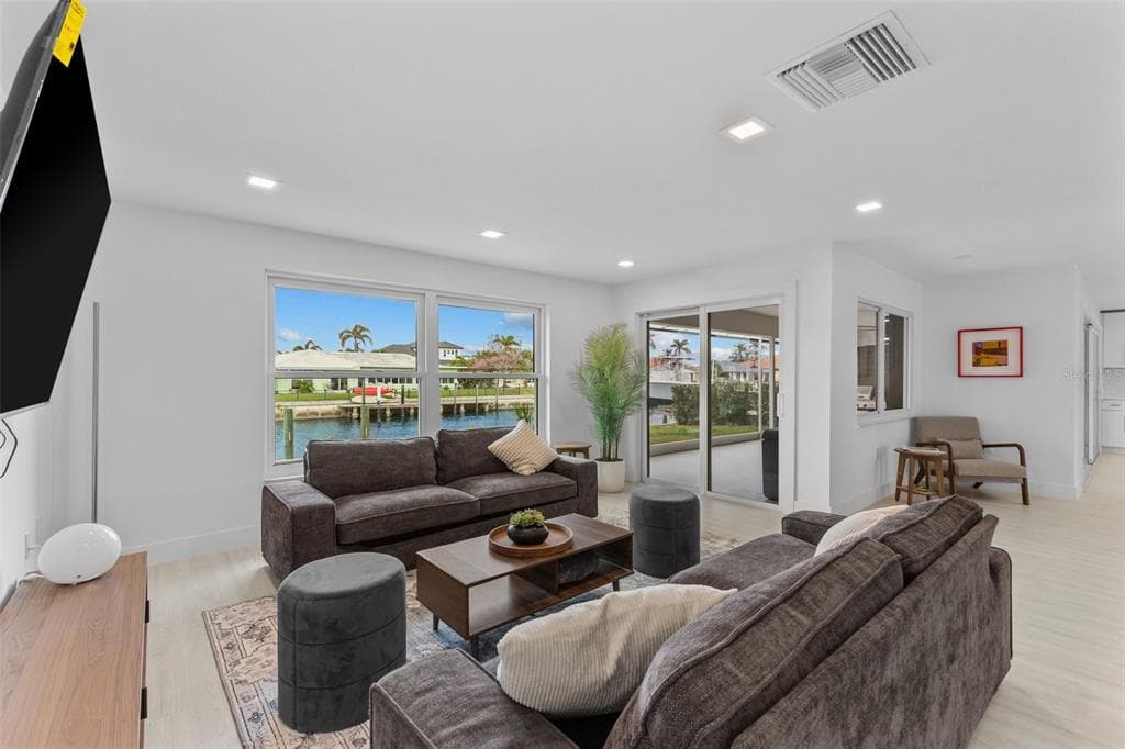 23 OCEAN DRIVE photo 15
