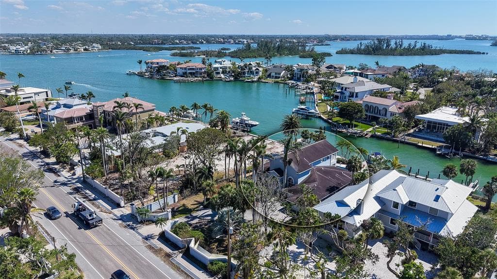 732 SIESTA DRIVE 2