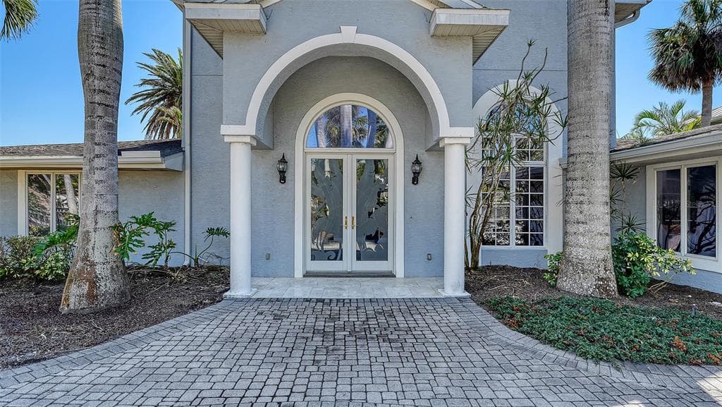 732 SIESTA DRIVE photo 9