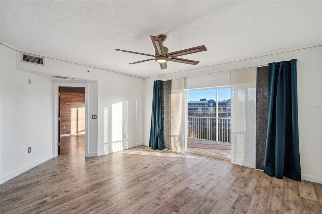 960 STARKEY ROAD 3406 photo 9