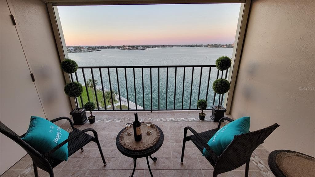 7700 SUN ISLAND DRIVE S 608 photo 10