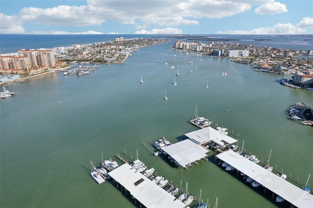 200 WINDWARD PASSAGE 84 photo 23