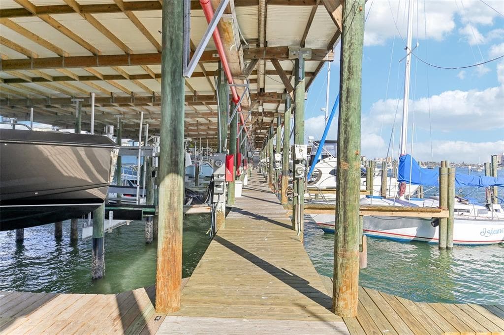 200 WINDWARD PASSAGE 84 photo 6
