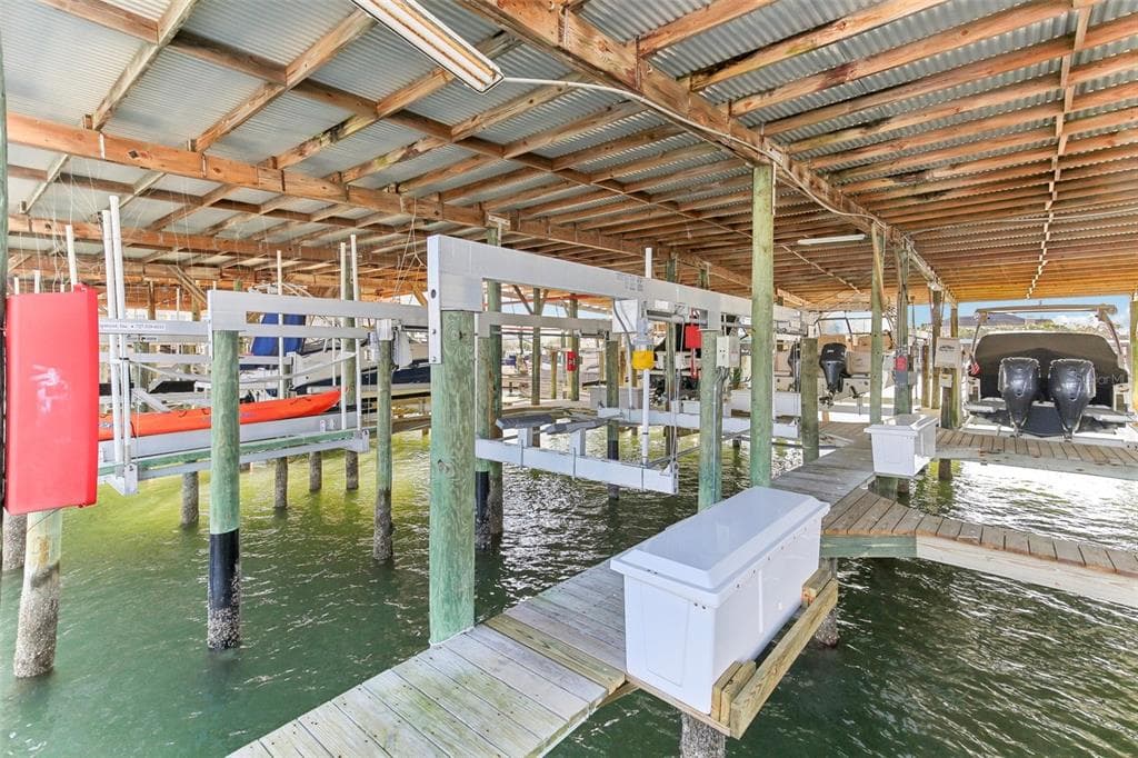 200 WINDWARD PASSAGE 84 photo 13