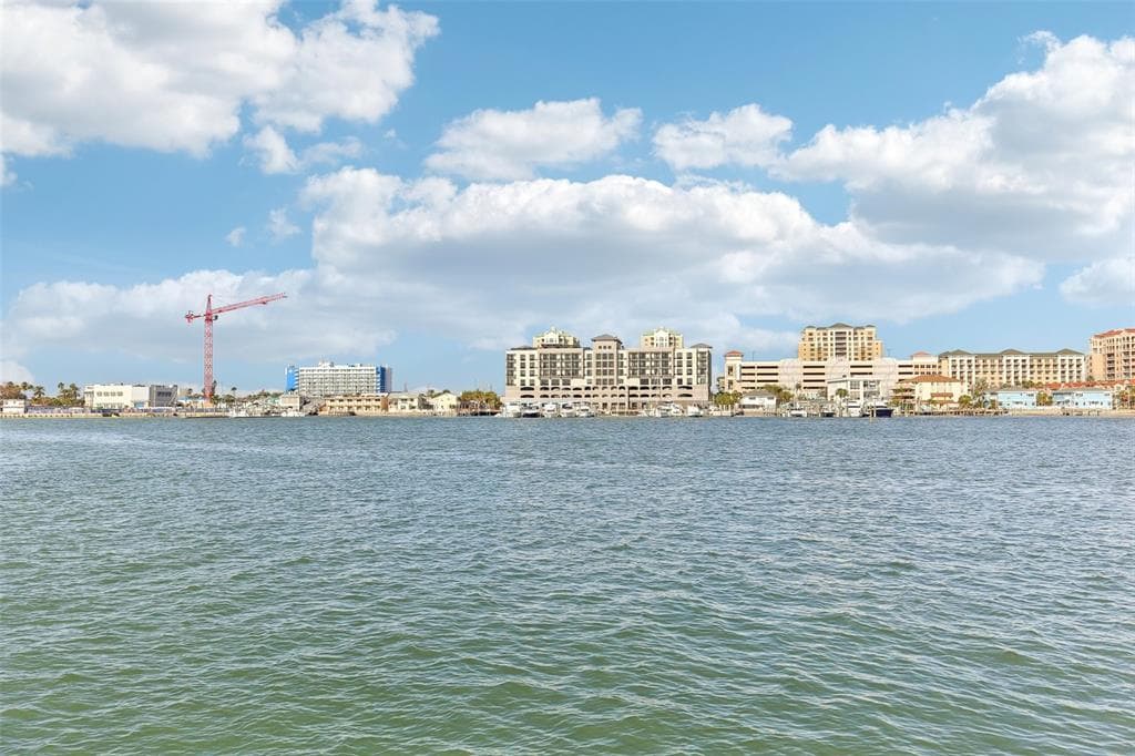 200 WINDWARD PASSAGE 84 photo 17