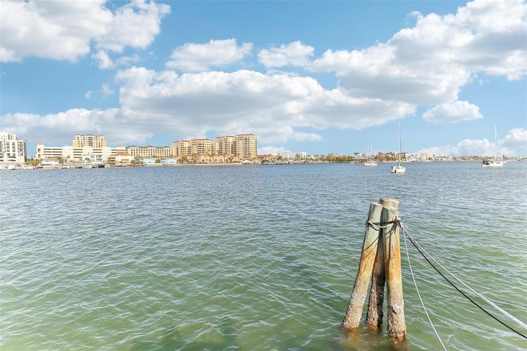 200 WINDWARD PASSAGE 84 photo 18