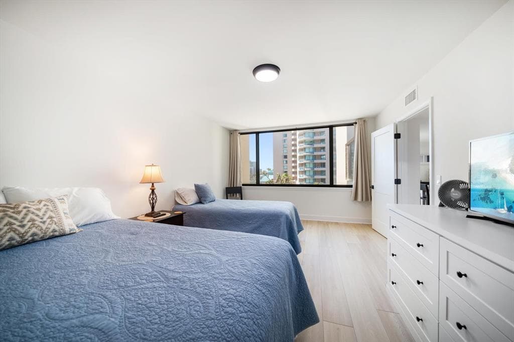 1480 GULF BOULEVARD 401 photo 23