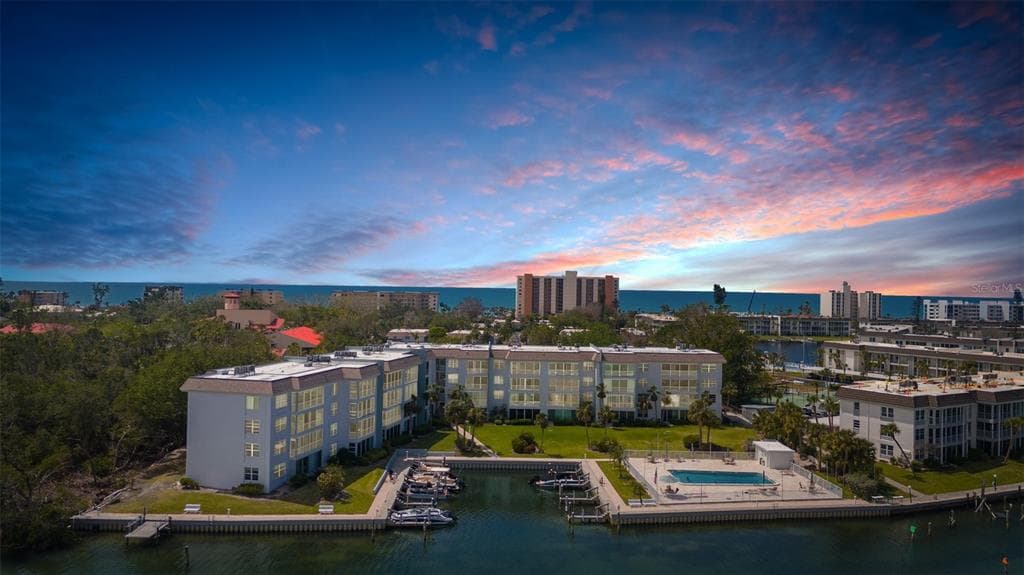 600 SUTTON PLACE #101B 1