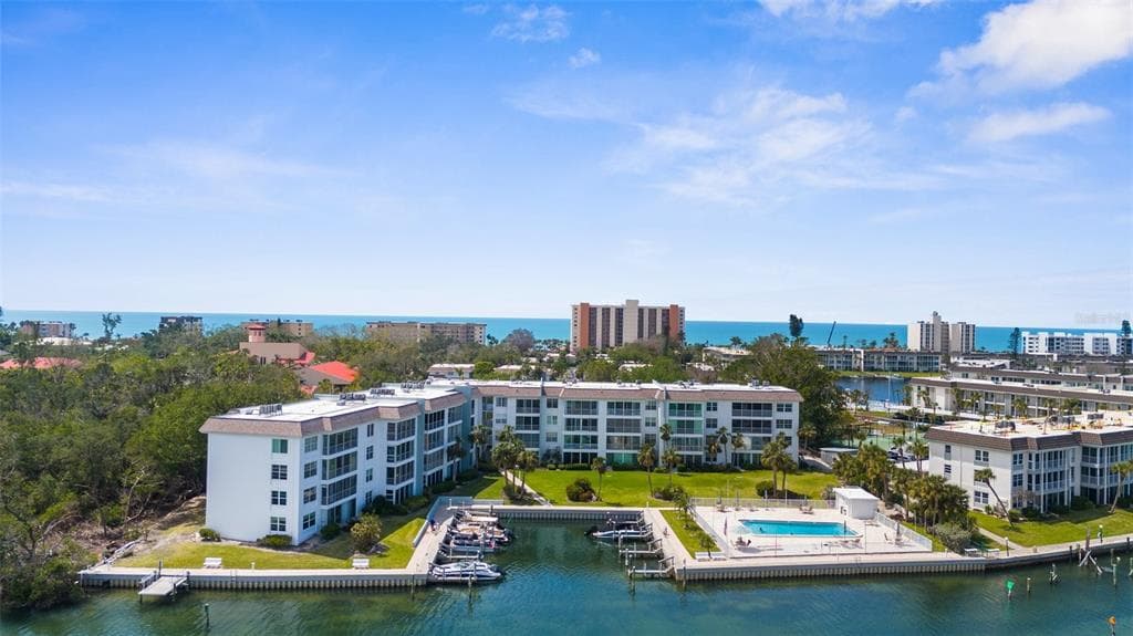 600 SUTTON PLACE #101B 4