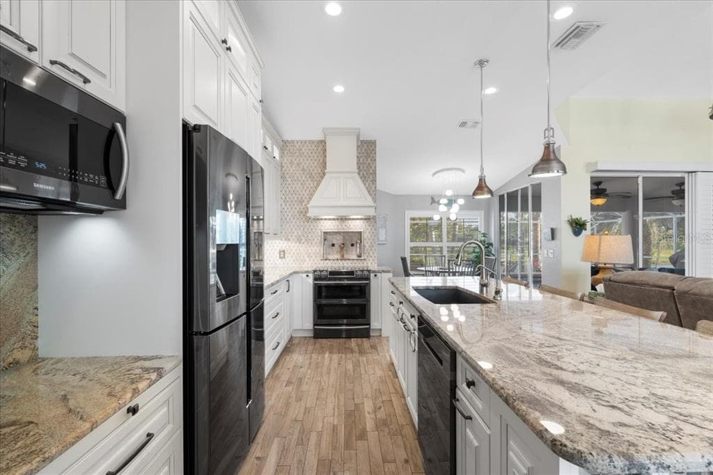 1091 ROTONDA CIRCLE photo 13