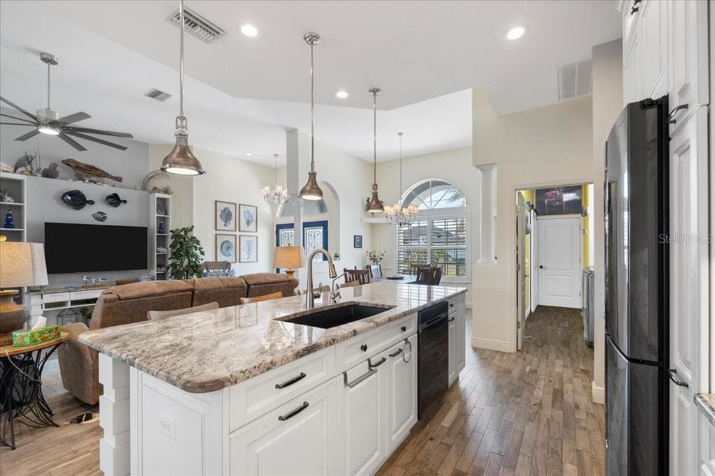 1091 ROTONDA CIRCLE photo 17