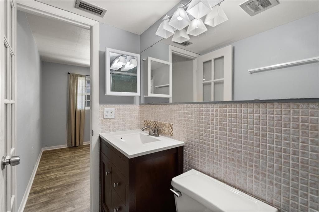 2500 LEE ROAD 208 photo 17