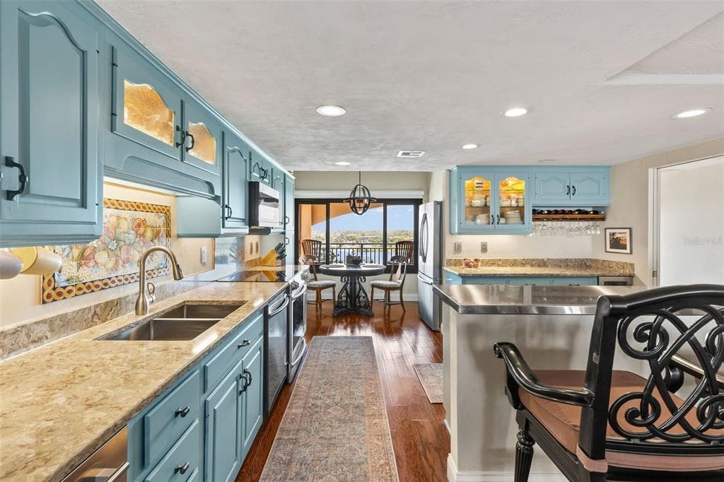 761 MARINA POINT DRIVE 7610 photo 11