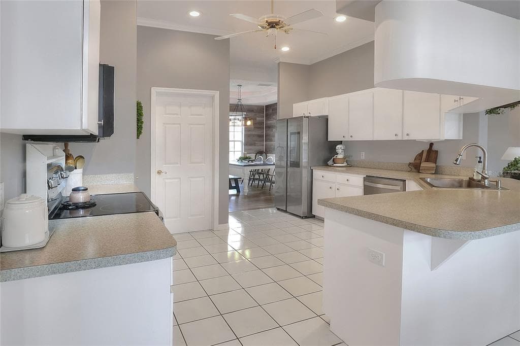 5810 LAKE VICTORIA DRIVE photo 14