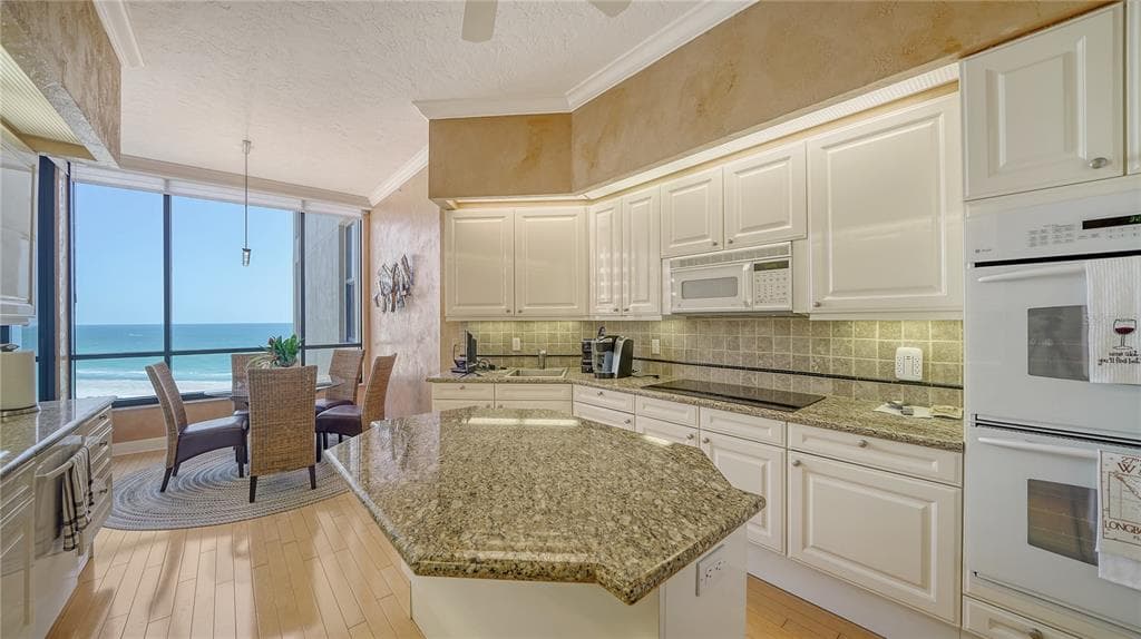 1241 GULF OF MEXICO DRIVE 603 photo 18