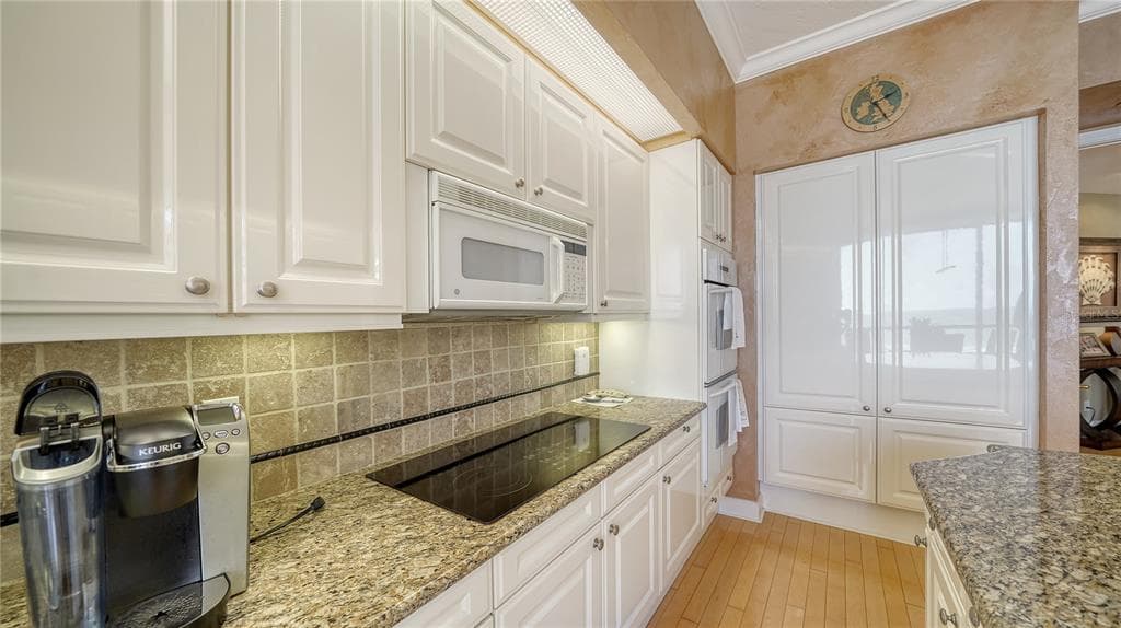 1241 GULF OF MEXICO DRIVE 603 photo 19