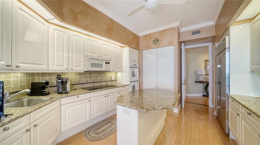1241 GULF OF MEXICO DRIVE 603 photo 21