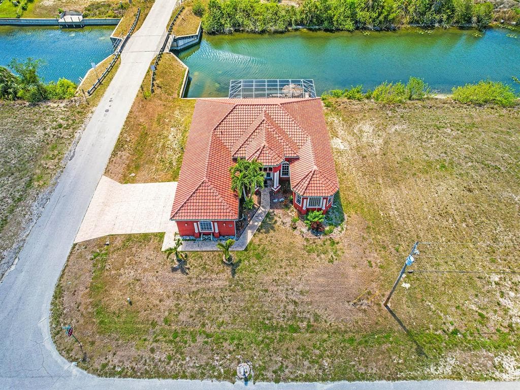 1112 NW 9TH AVENUE 4