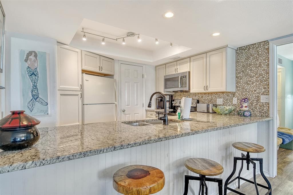 5920 MIDNIGHT PASS ROAD 406 photo 22