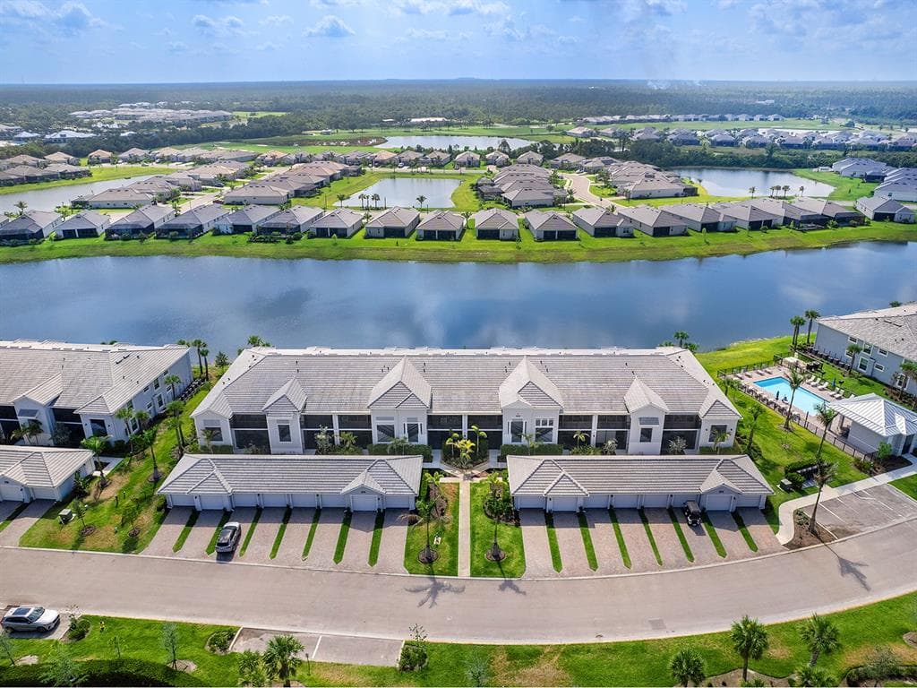 14214 HERITAGE LANDING BOULEVARD 817 photo 1