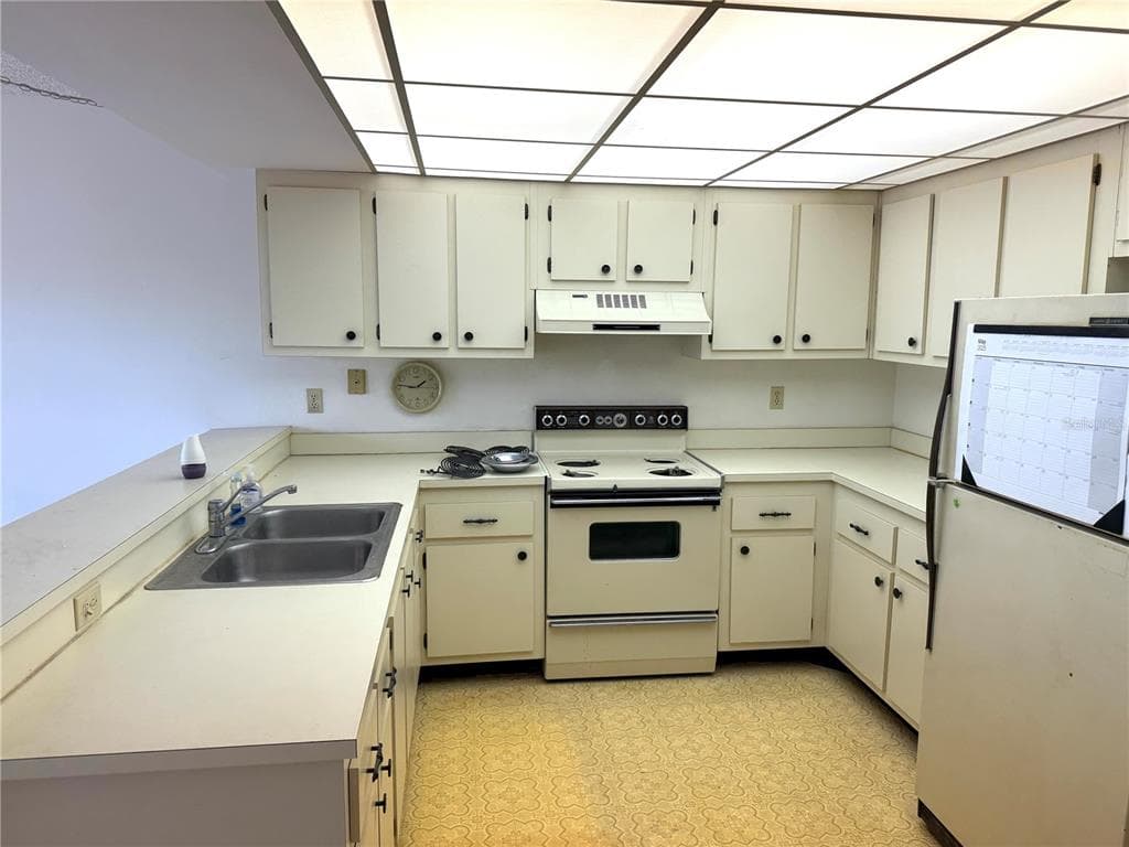 425 30TH AVENUE W C204 photo 7