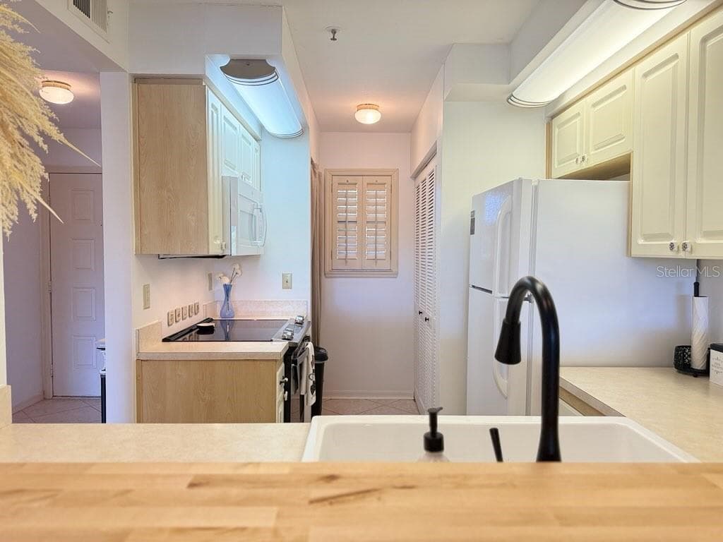 460 BOUCHELLE DRIVE 104 photo 16
