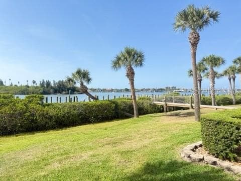 460 BOUCHELLE DRIVE #104 4